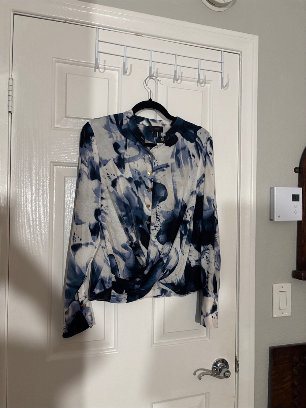 Donna Karan Navy and White Abstract Button-Front Twist Hem Blouse